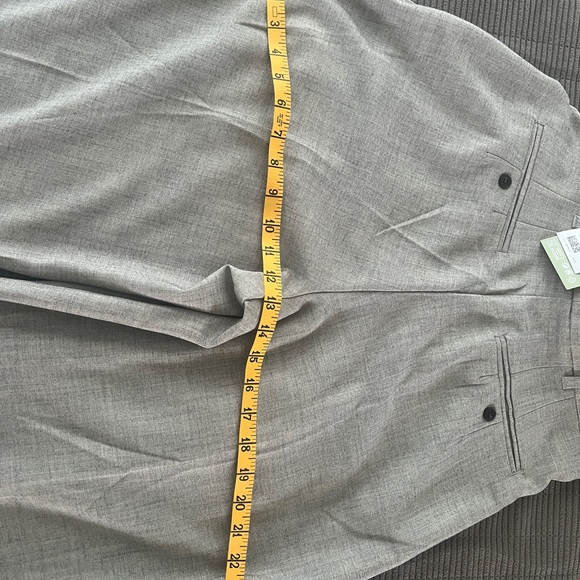 NWT H&M Women's High-Rise Tailored Wide-Leg Pleated Trousers, Size 6 - Picture 13 of 15